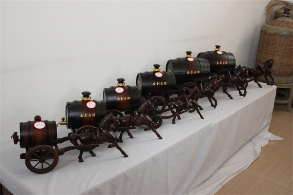 不銹鋼內(nèi)膽實木酒桶